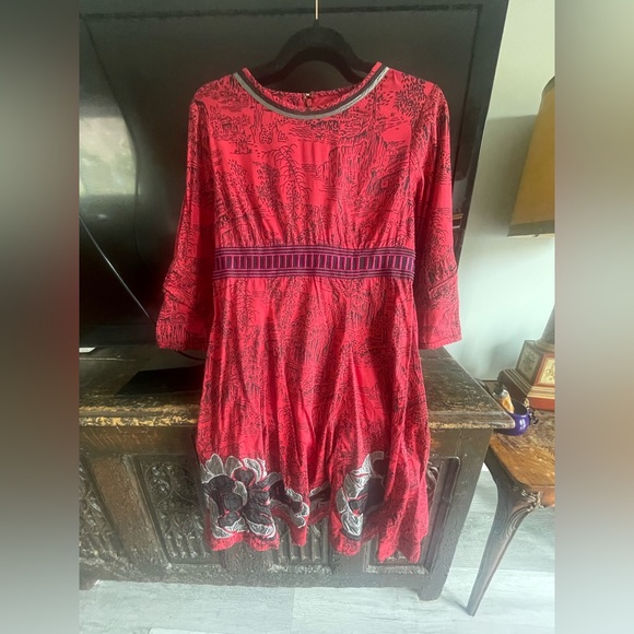 Beautiful Niza Dress - Picture 1 of 8